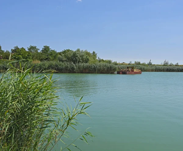 See und Baggerboot — Stockfoto