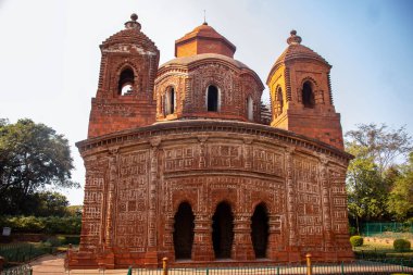 Shyamray Tapınağı Bishnupur, Bankura, Batı Bengal, Hindistan 'da, klasik bir terracotta tapınağıdır. Enfes oymalar, Panchratna mimarisi ve Vaishnavite mirası sergilenmektedir..