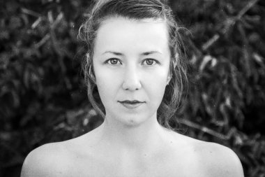 siyah beyaz portre çekici kadın