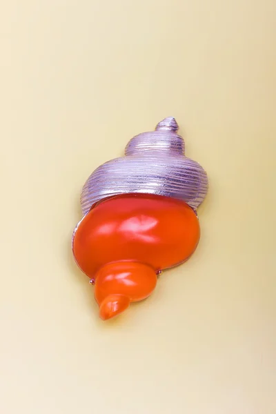 Kabuk şeklinde vintage broş