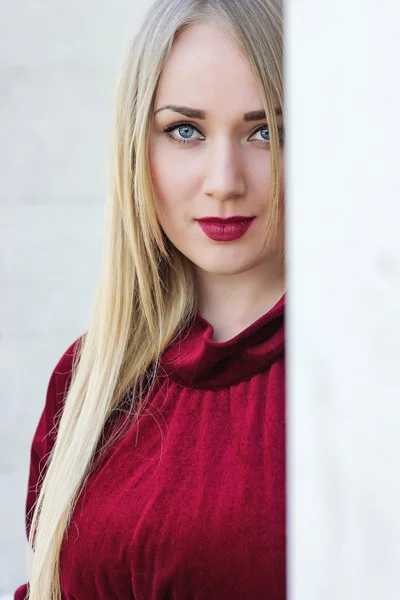 Güzel bir kadının portresi.