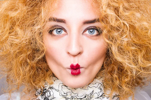 komik kadın portresi