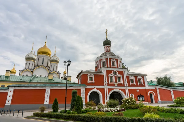 Zachatievskiy Monastery. The main entrance. — Stock Photo, Image