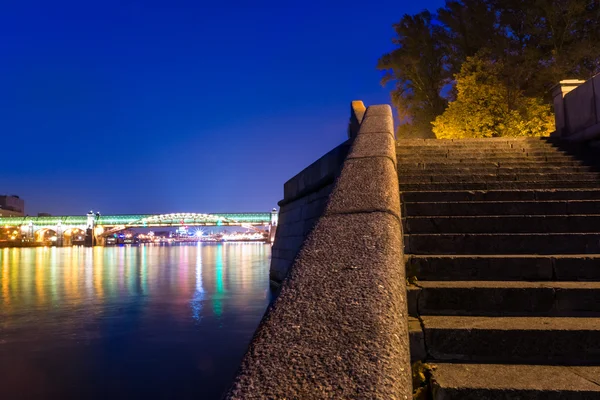 The stairs on the embankment of the Moscow river. — Stock Photo, Image