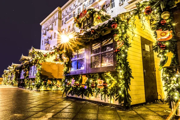Yeni yıl tatilinde Tverskaya Meydanı. Noel Fuarı.