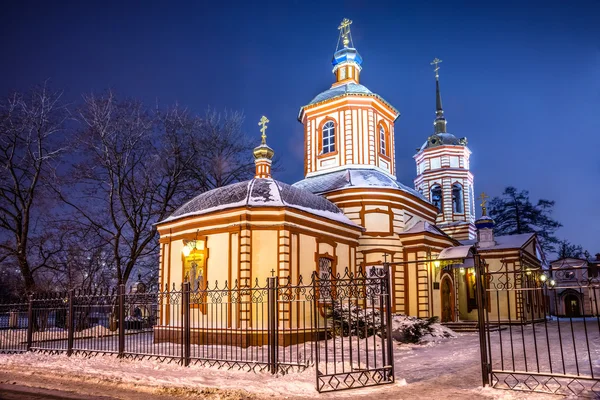 De kerk van de verheerlijking van het Heilige Kruis in Altufevo. — Stockfoto