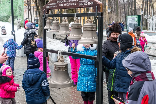 Maslenitsa (semaine des crêpes). Masterclass de l'équipe de bell rin — Photo