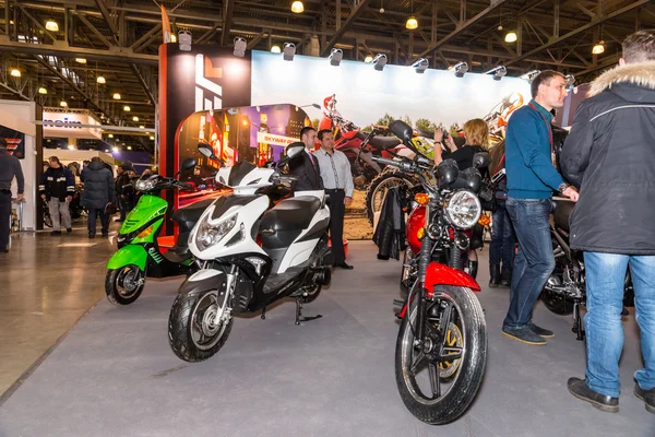 Motopark-2015 (BikePark-2015). People are looking to the stand with motorcycles and scooters. — Stock Photo, Image