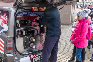 Maslenitsa kutlama (krep hafta). 