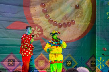 Maslenitsa kutlama (krep hafta). 