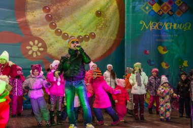 Maslenitsa kutlama (krep hafta). 