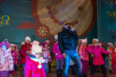 Maslenitsa kutlama (krep hafta). 