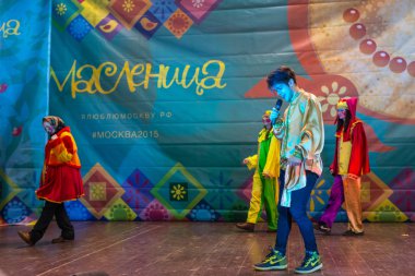 Maslenitsa kutlama (krep hafta). 