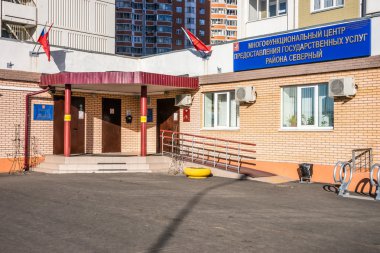 Çok amaçlı Merkezi kamu hizmeti veren.