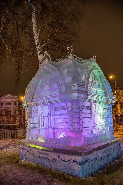 Ледяная скульптура: Ледяной дом . — стоковое фото