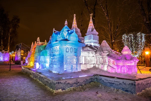 Ice sculpture. Terem. Fairy Tales of Pushkin. — Stock Photo, Image