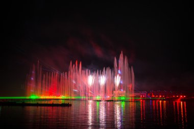 Işık Festivali çemberi. Kürek kanal.