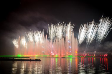 Işık Festivali çemberi. Kürek kanal.