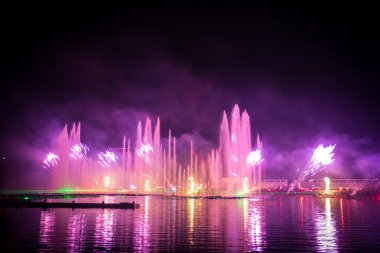 Işık Festivali çemberi. Kürek kanal.