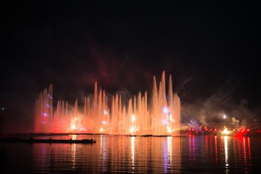 Işık Festivali çemberi. Kürek kanal.