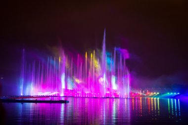 Işık Festivali çemberi. Kürek kanal.