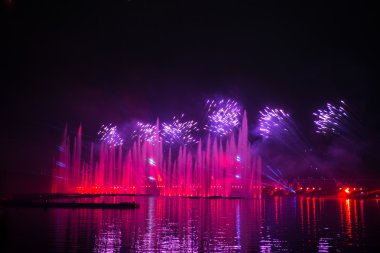 Işık Festivali çemberi. Kürek kanal.