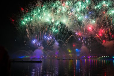 Işık Festivali çemberi. Kürek kanal.