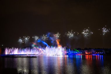 Işık Festivali çemberi. Kürek kanal.