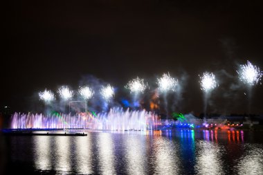 Işık Festivali çemberi. Kürek kanal.
