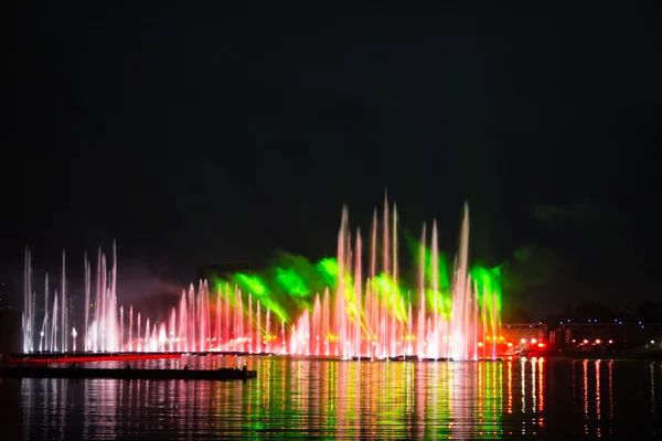 Festival cirkel av ljus. Kanalen rodd. — Stockfoto