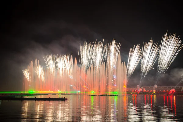 Işık Festivali çemberi. Kürek kanal.