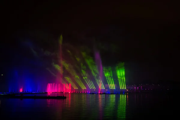 Festival cirkel av ljus. Kanalen rodd. — Stockfoto