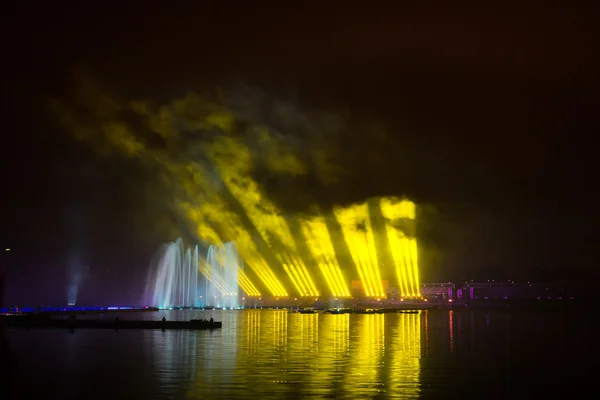 O Círculo de Luz do Festival. O canal de remo . — Fotografia de Stock