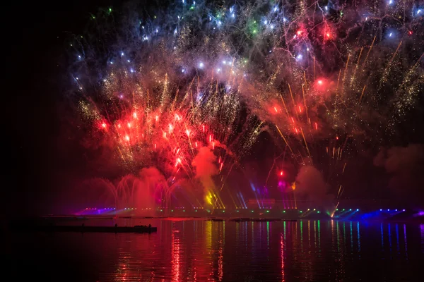 Le Cercle de Lumière du Festival. Le canal de l'aviron . — Photo