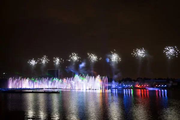 Le Cercle de Lumière du Festival. Le canal de l'aviron . — Photo