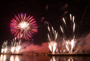 Daire ışık 2015 festivalin açılış. Selam. Havai fişek.