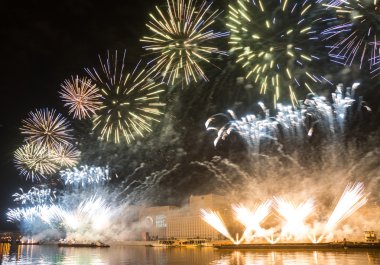 Daire ışık 2015 festivalin açılış. Selam. Havai fişek.