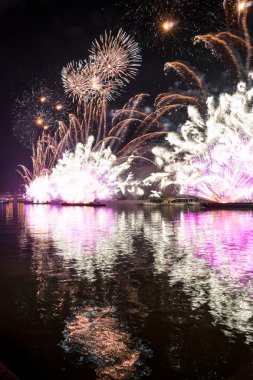 Daire ışık 2015 festivalin açılış. Selam. Havai fişek.