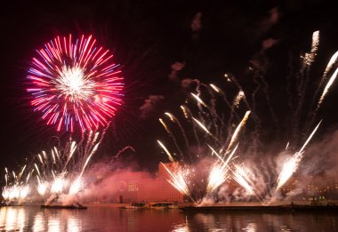 Daire ışık 2015 festivalin açılış. Selam. Havai fişek.