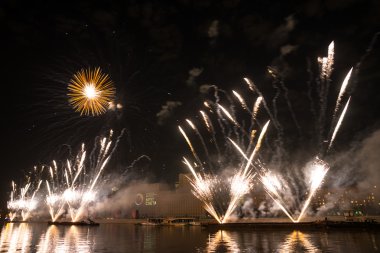 Daire ışık 2015 festivalin açılış. Selam. Havai fişek.