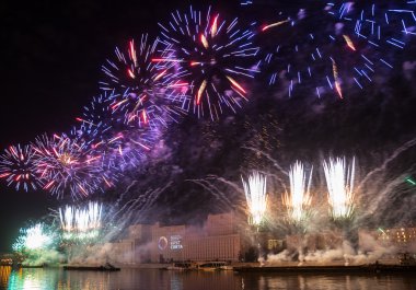 Daire ışık 2015 festivalin açılış. Selam. Havai fişek.