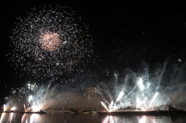 Daire ışık 2015 festivalin açılış. Selam. Havai fişek.
