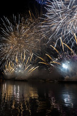 Daire ışık 2015 festivalin açılış. Selam. Havai fişek.
