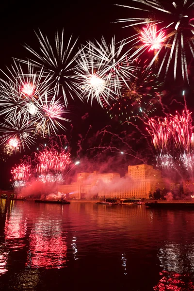 A abertura do festival Circle Of Light 2015. Saudações. Fogos de artifício . — Fotografia de Stock