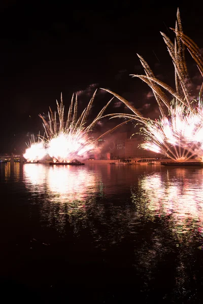 The opening of the festival Circle Of Light 2015. Salute. Fireworks. — Stock Photo, Image