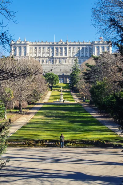 Kraliyet Sarayı'nın manzaralı Madrid
