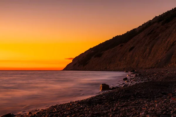 Playa Piedra Oceánica Con Olas Atardecer Amanecer — Foto de Stock