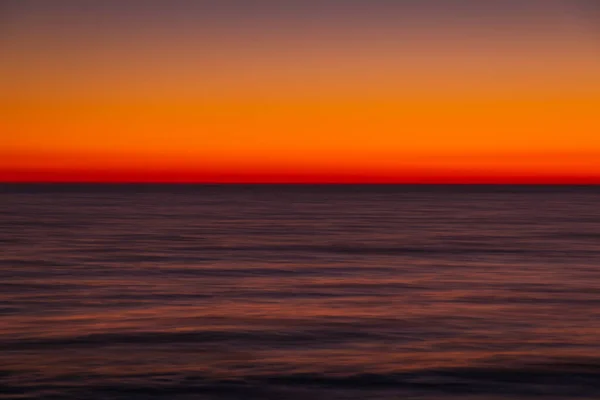 Океан Волнами Ярком Закате Восходе Солнца Съемки Длительным Воздействием — стоковое фото