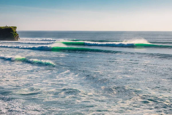 Ondas Grandes Longas Oceano Inchaço Perfeito Para Surfar — Fotografia de Stock