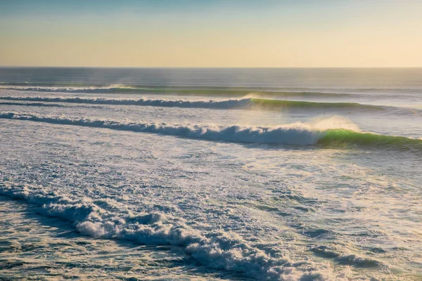 Große Und Lange Wellen Ozean Perfekter Wellengang Zum Surfen — Stockfoto